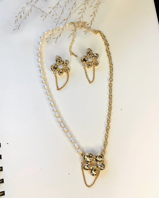 Pearly Goldy Necklace